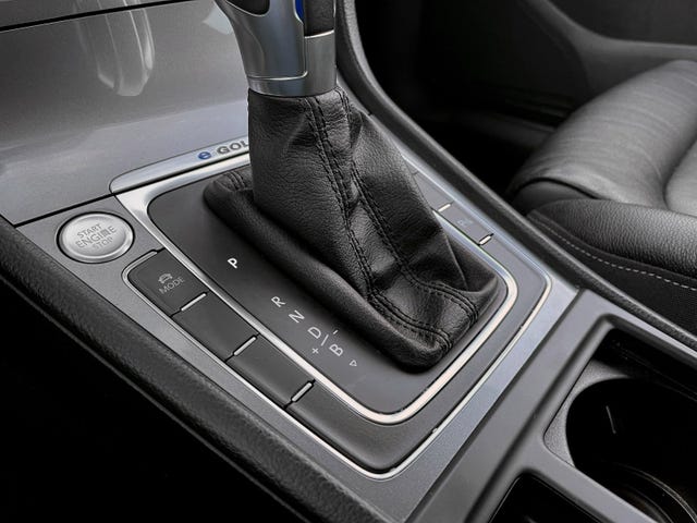 2015 VOLKSWAGEN GOLF - 24