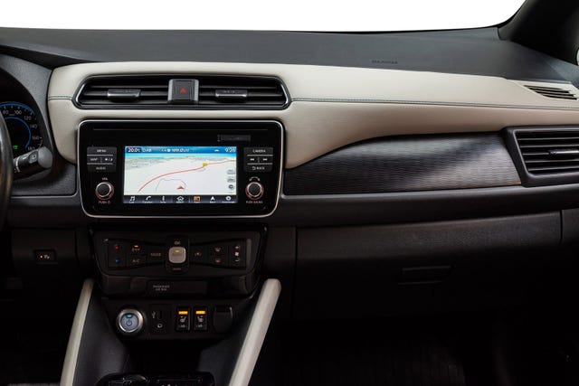 2019 NISSAN LEAF - 19