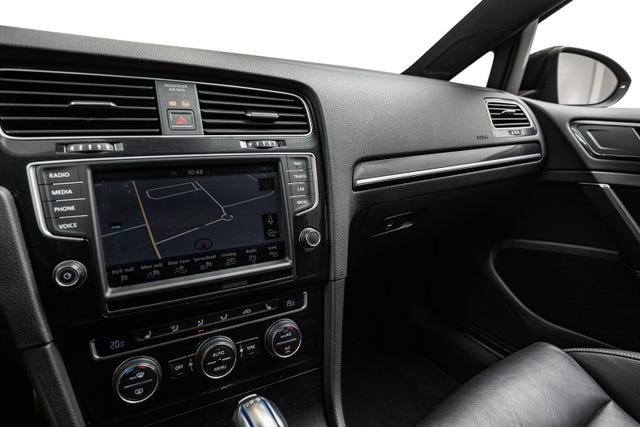 2015 VOLKSWAGEN GOLF - 8