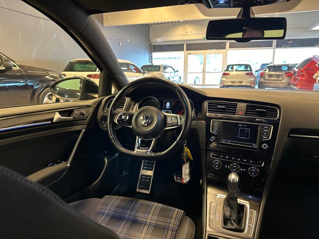 2015 VOLKSWAGEN GOLF - 19