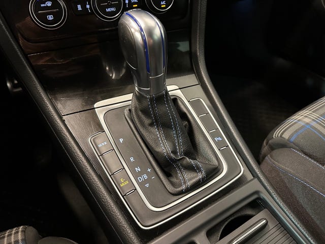 2015 VOLKSWAGEN GOLF - 16
