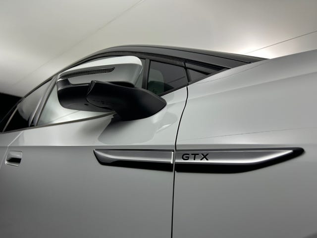 2022 VOLKSWAGEN ID.4 GTX - 11