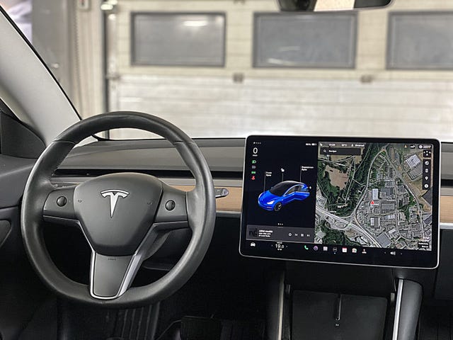 2019 TESLA MODEL 3 - 11