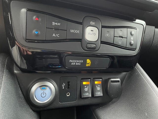2019 NISSAN LEAF - 19