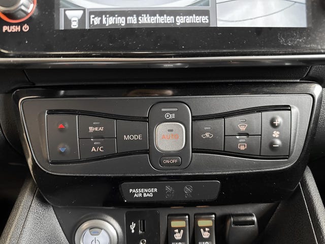 2019 NISSAN LEAF - 27