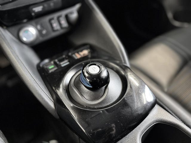 2019 NISSAN LEAF - 24