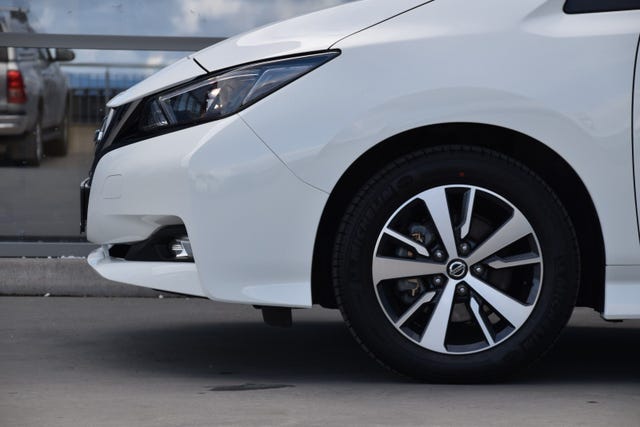 2019 NISSAN LEAF - 17