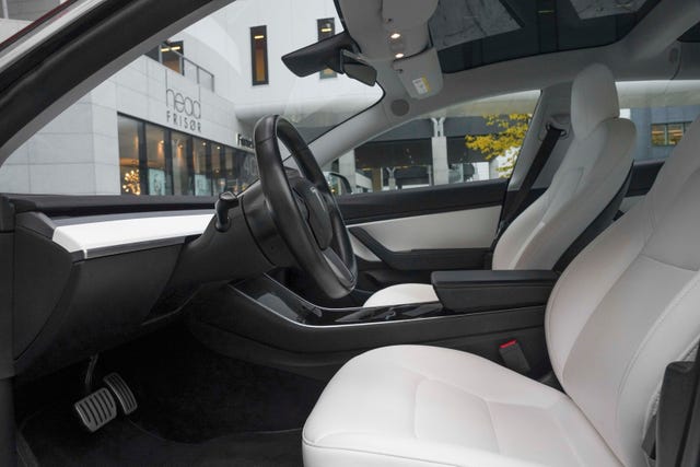 2019 TESLA MODEL 3 - 16