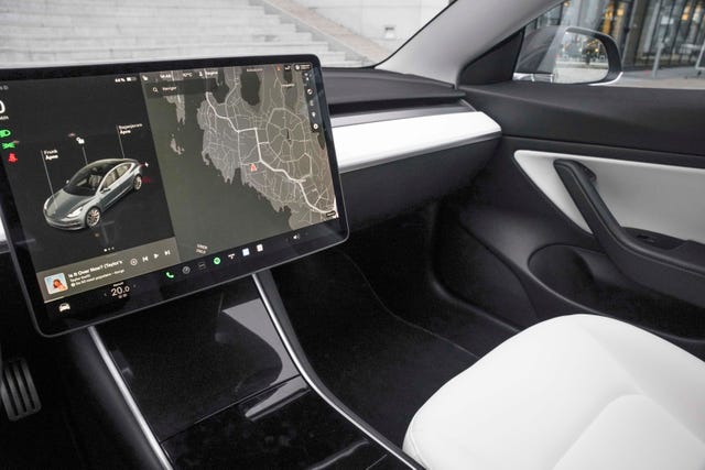 2019 TESLA MODEL 3 - 11