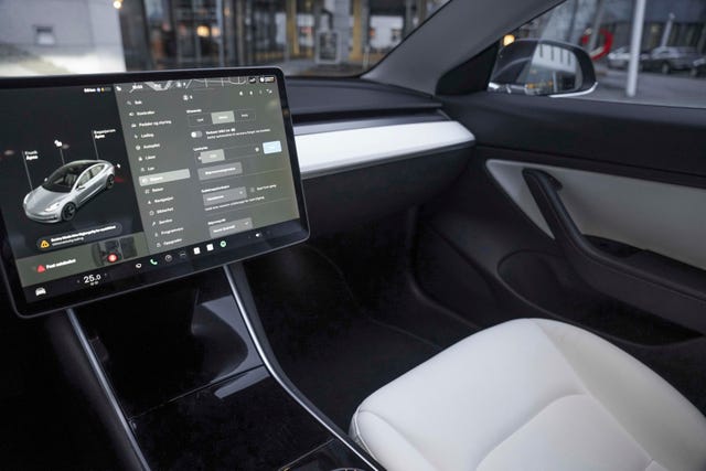 2019 TESLA MODEL 3 - 11