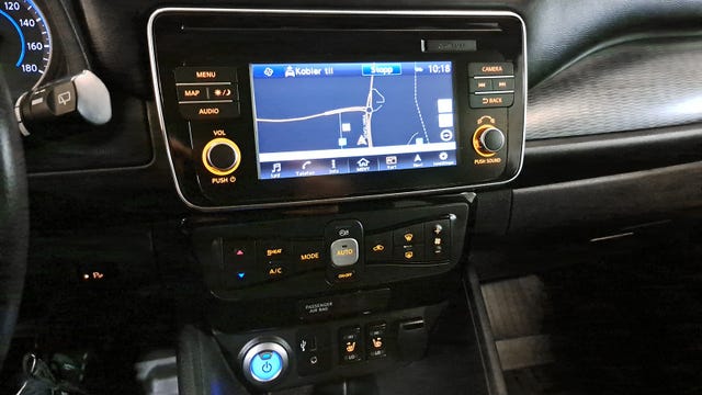 2019 NISSAN LEAF - 19