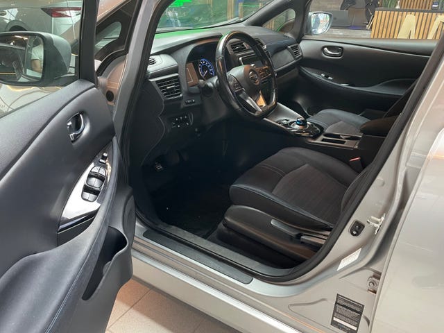 2019 NISSAN LEAF - 11