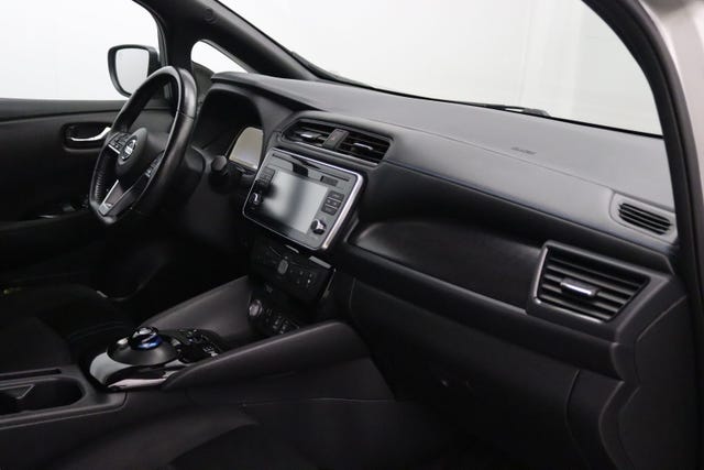 2019 NISSAN LEAF - 24
