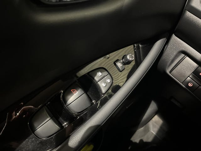 2019 NISSAN LEAF - 17