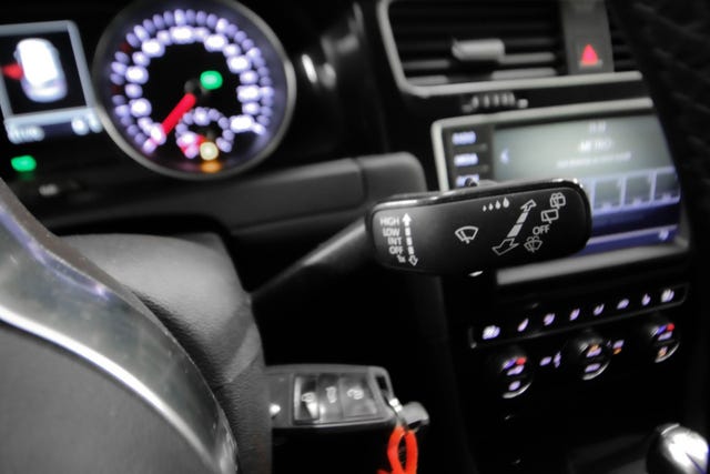 2015 VOLKSWAGEN GOLF - 25