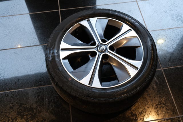 2019 NISSAN LEAF - 25