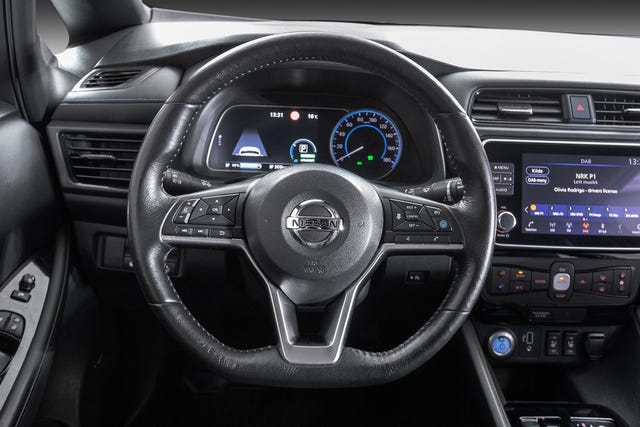 2019 NISSAN LEAF - 19