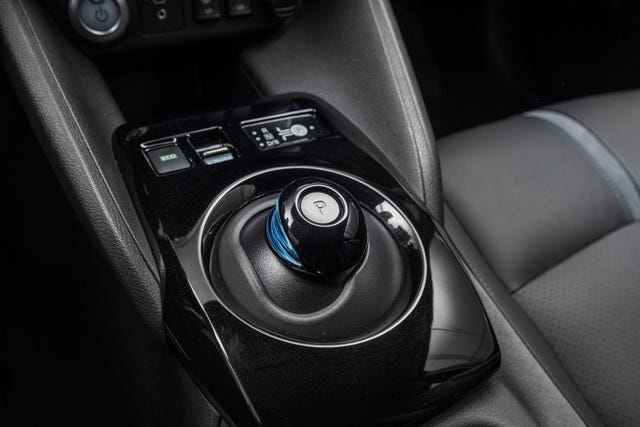 2020 NISSAN LEAF - 11