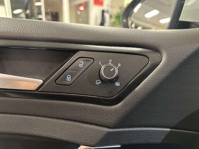 2015 VOLKSWAGEN GOLF - 31