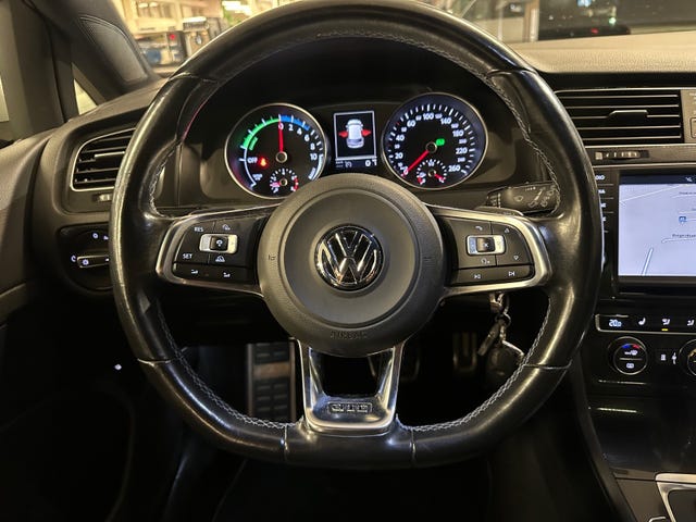 2015 VOLKSWAGEN GOLF - 26