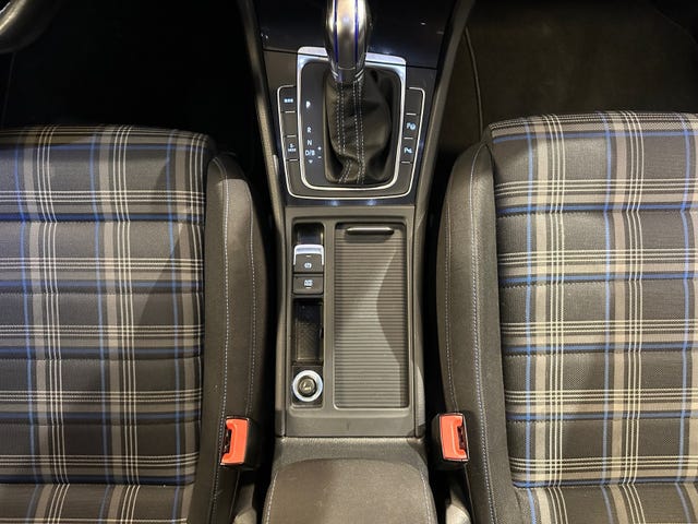 2015 VOLKSWAGEN GOLF - 30