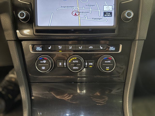 2015 VOLKSWAGEN GOLF - 32