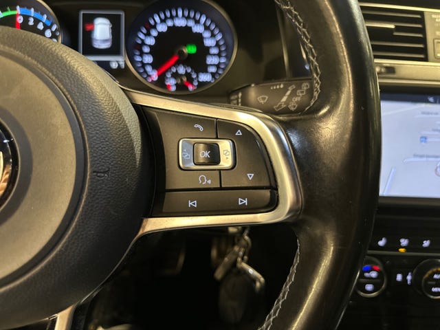 2015 VOLKSWAGEN GOLF - 28