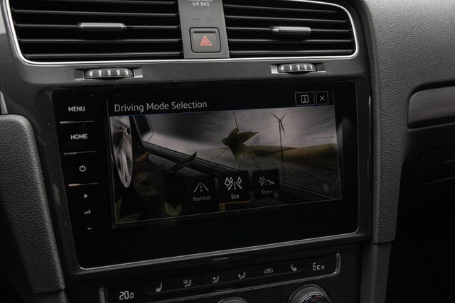 2019 VOLKSWAGEN GOLF - 19
