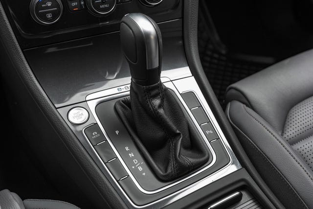 2019 VOLKSWAGEN GOLF - 32