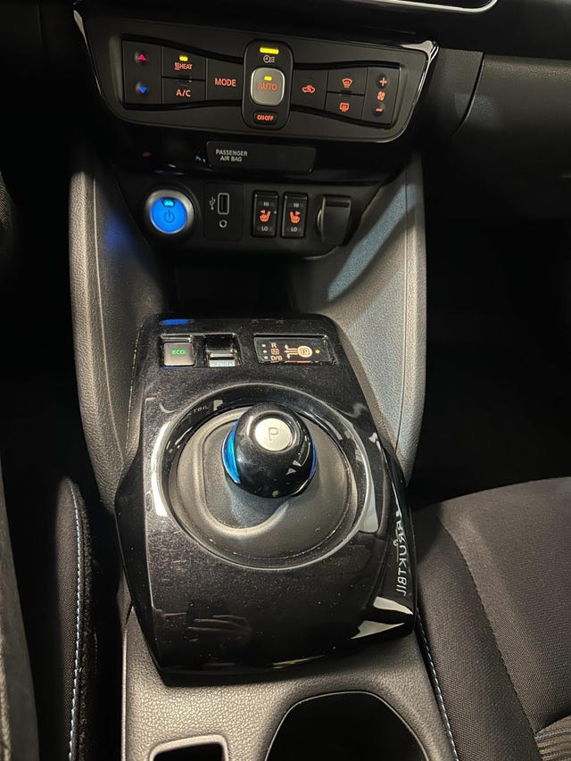 2020 NISSAN LEAF - 20