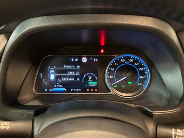 2020 NISSAN LEAF - 11