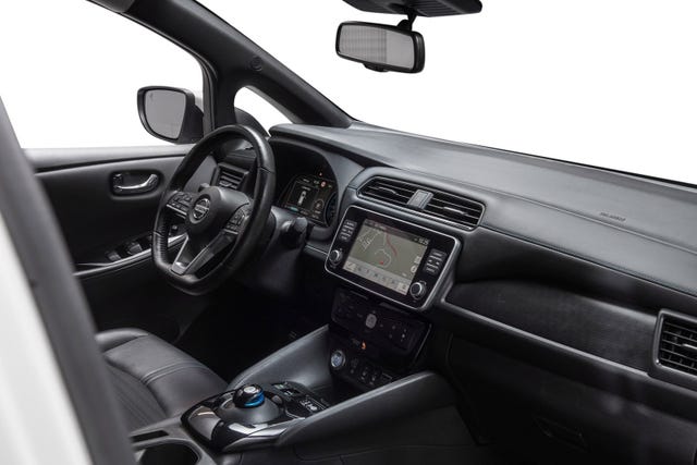 2020 NISSAN LEAF - 25