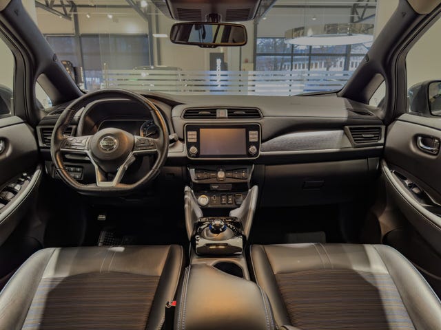 2020 NISSAN LEAF - 11