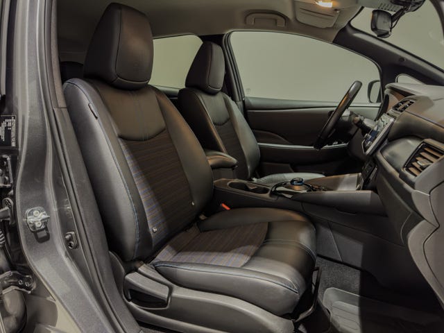 2020 NISSAN LEAF - 10