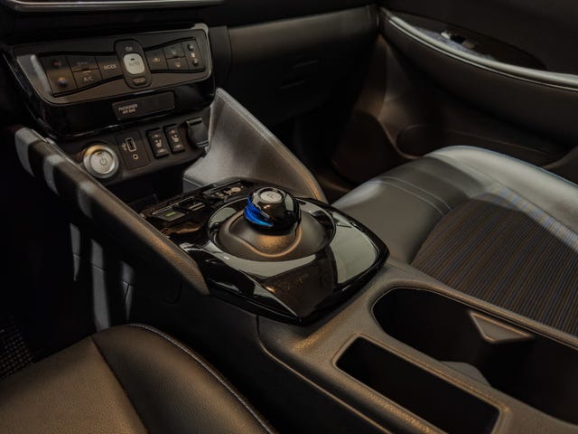 2020 NISSAN LEAF - 26