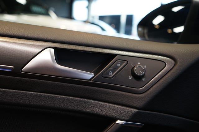 2019 VOLKSWAGEN GOLF - 32