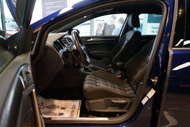 2019 VOLKSWAGEN GOLF - 19