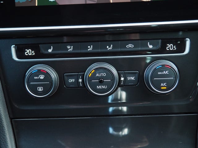 2019 VOLKSWAGEN GOLF - 19