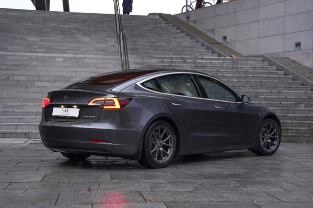 5YJ3E7EB2KF202778 2019 TESLA MODEL 3-5