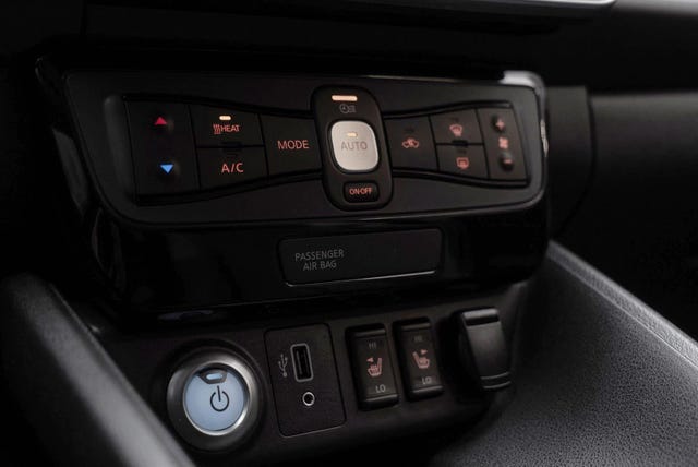 2020 NISSAN LEAF - 26