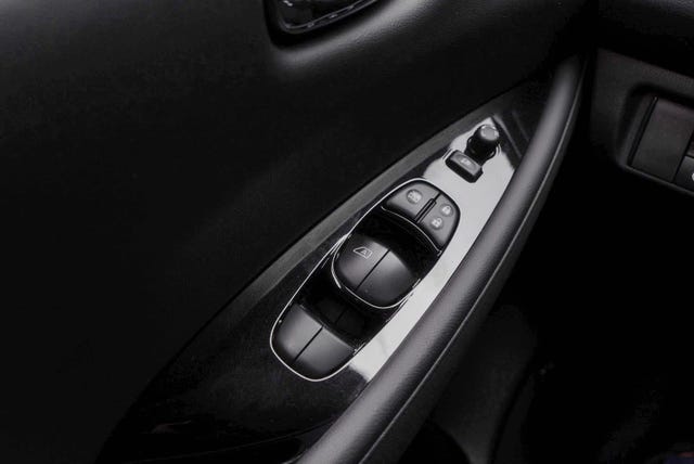 2020 NISSAN LEAF - 30