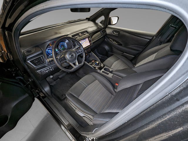 2020 NISSAN LEAF - 10