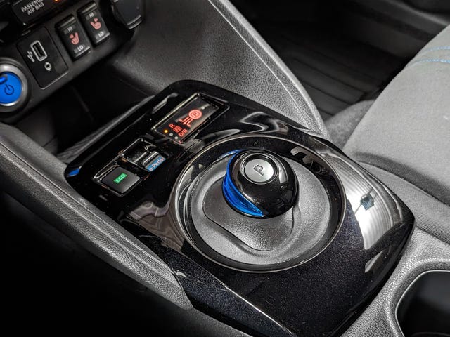 2020 NISSAN LEAF - 23