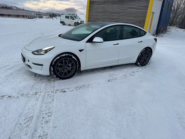 5YJ3E7EB3MF940852 2021 TESLA MODEL 3-4