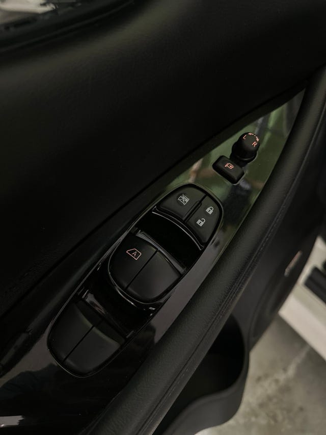 2019 NISSAN LEAF - 24