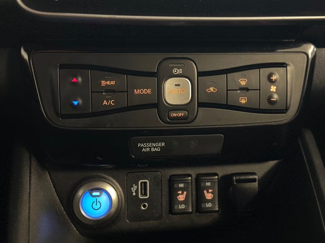 2019 NISSAN LEAF - 35