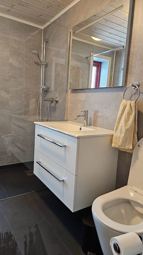 Bad med toalett Galleribilde