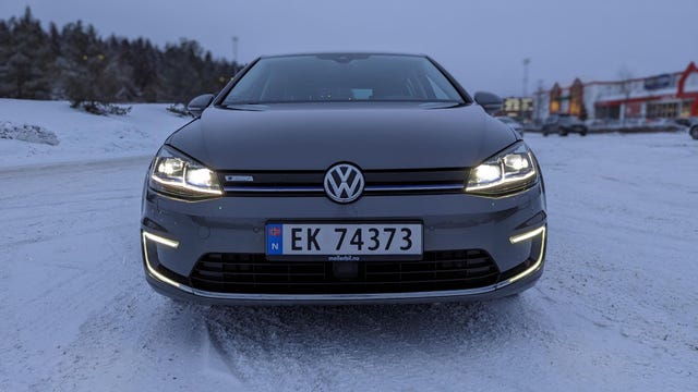 WVWZZZAUZJW909149 2018 VOLKSWAGEN GOLF-0