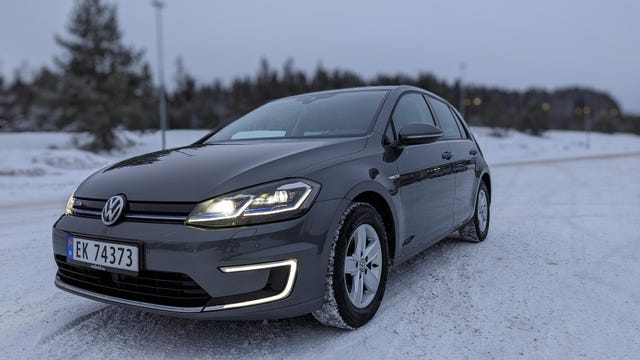 WVWZZZAUZJW909149 2018 VOLKSWAGEN GOLF-1