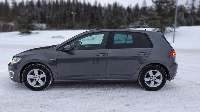 WVWZZZAUZJW909149 2018 VOLKSWAGEN GOLF-3